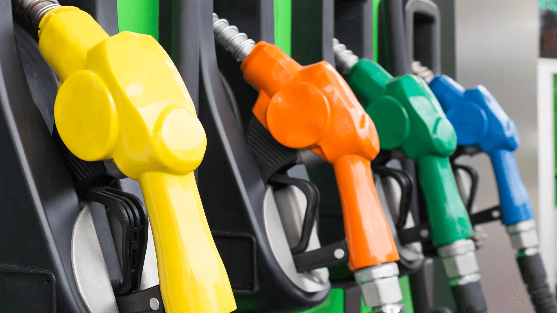 What Happens When Your Car’s Tank Is Filled With Wrong Type of Fuel – Explained!